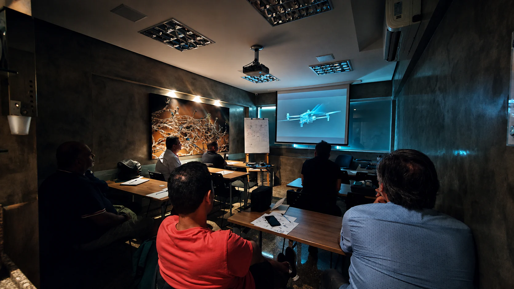 Ambiente de treinamento e equipamentos utilizados nos cursos da XDRONES.