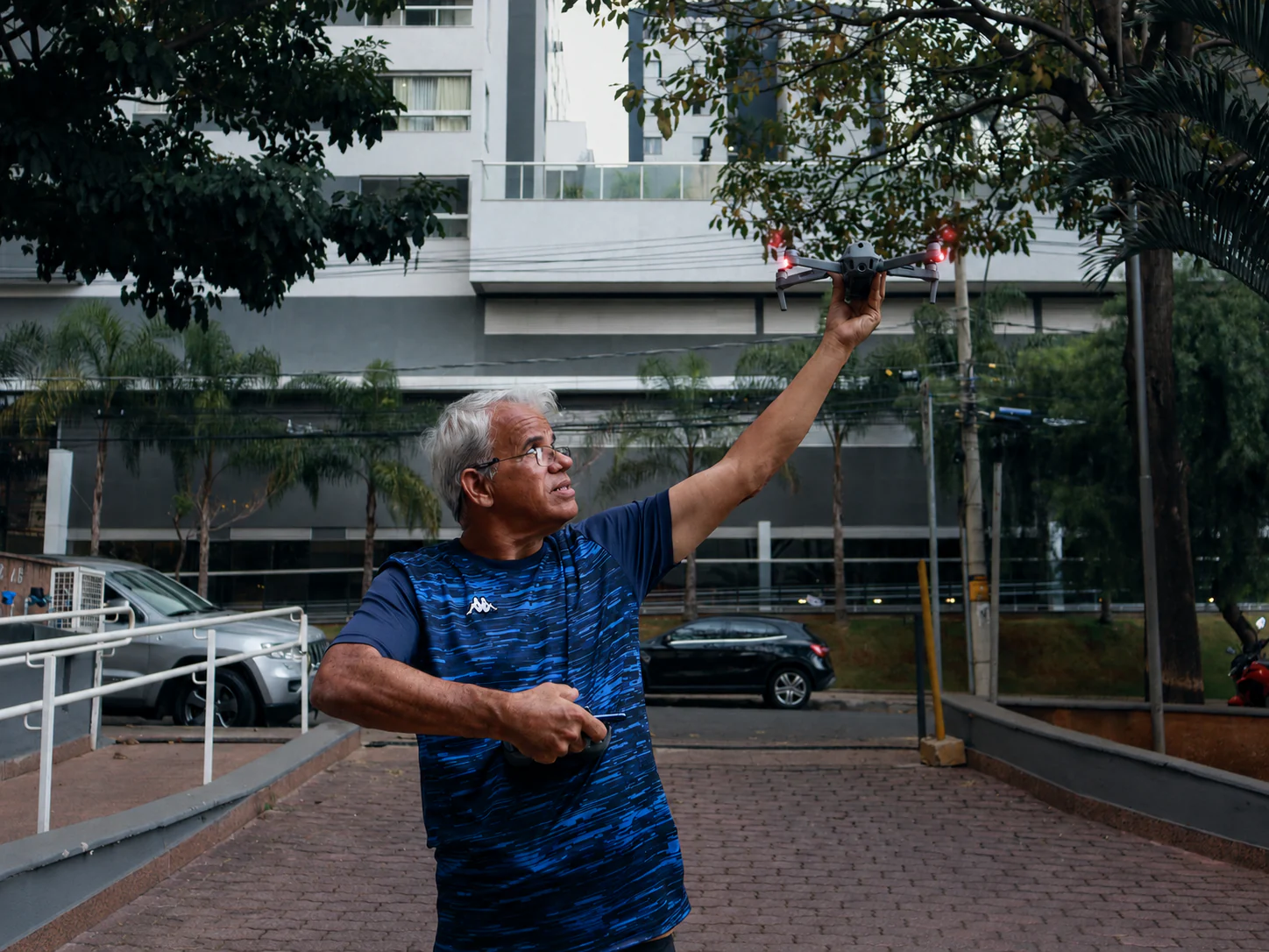Prática presencial com drone e acompanhamento técnico da XDRONES.